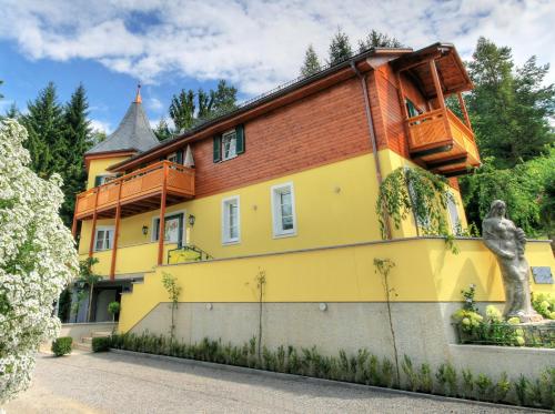 Hans Mauracher Schlössl in Graz, Austria