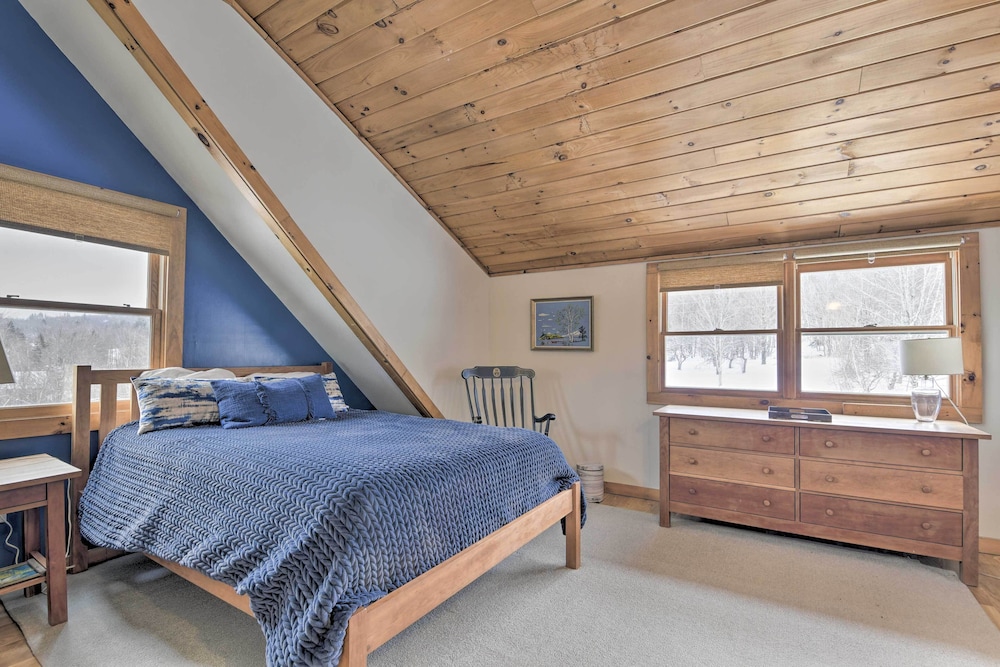 Upscale Montgomery Cabin Near Jay Peak Resort - photo 3
