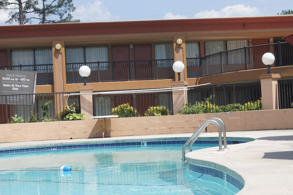 Days Inn by Wyndham Durham Near Duke University - photo 44