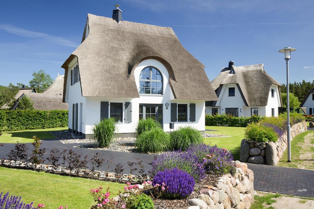 Ferienhaus Schilfrohrsaenger 36 — 4-Star Luxury Hotel in Barth, Germany