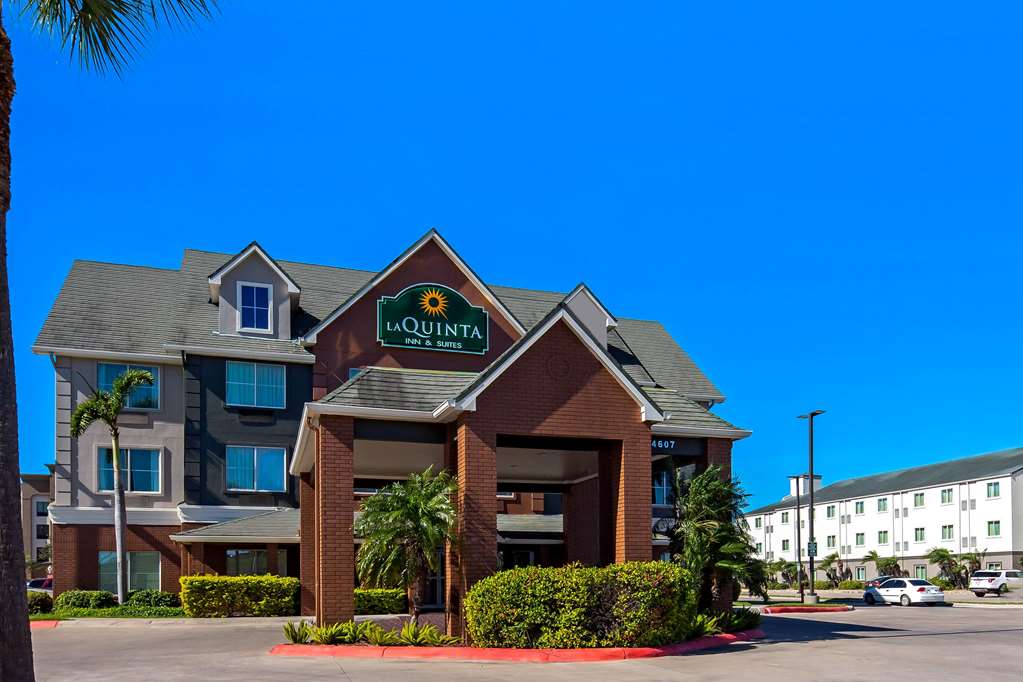 La Quinta Inn & Suites by Wyndham Pharr North McAllen - photo 2