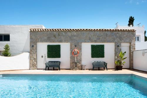 Villa Fuentes Sólo Familias — 4-Star Luxury Hotel in Conil De La Frontera, Spain