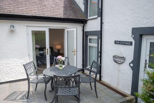 The Cottage — 4-Star Luxury Hotel in Moelfre, United Kingdom