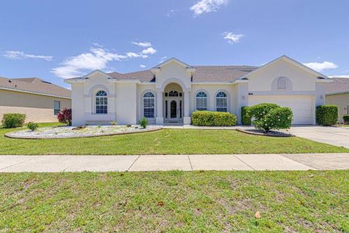 596 Modern 5 bed home overlooking beautiful golf course and conservation with Games room — 4-Star Luxury Hotel in Davenport, United States