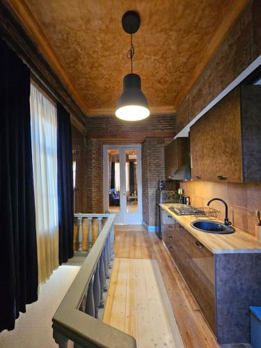 Old Gold Apartment