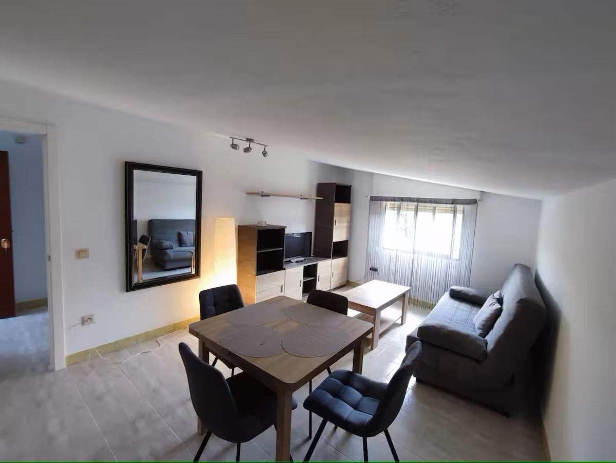 Alojamientosmanuela 2 — hotel in Vilagarcia De Arousa