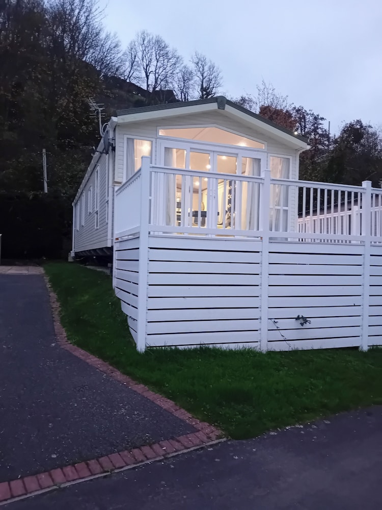 Newquay Haven Caravan 42×14 With Ocean Views in New Quay, United Kingdom