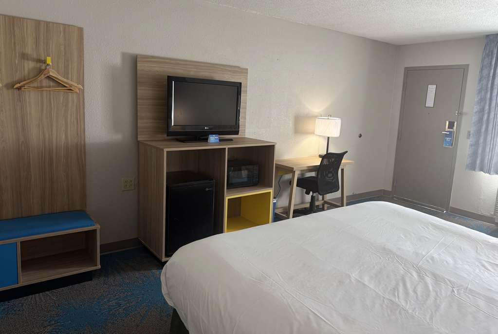 Days Inn by Wyndham Hannibal - photo 22
