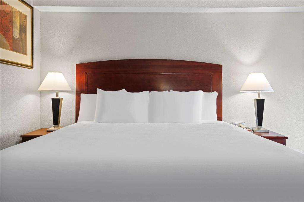 Days Inn by Wyndham Utica - photo 31