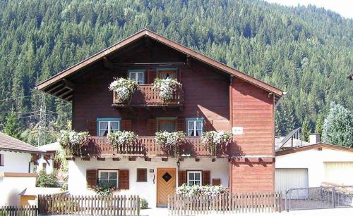 Arlberghaus Rocks - carbon neutral hotel in Flirsch