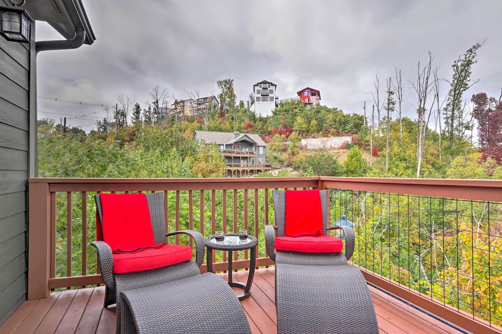 Woodsy Retreat with Fire Pit And Resort Amenities - photo 32