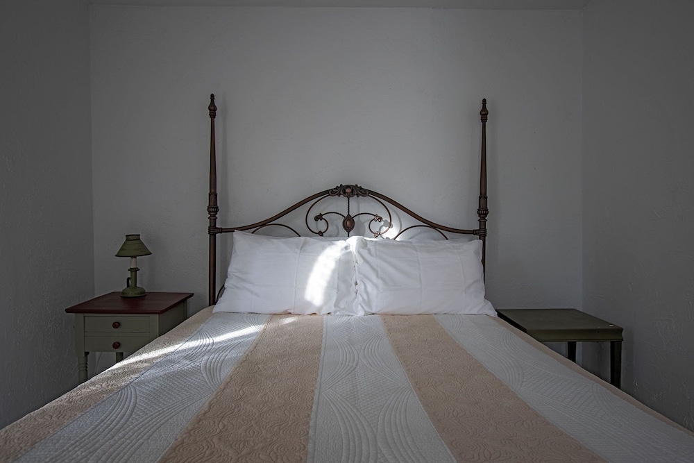 The Woodbine Inn - photo 2