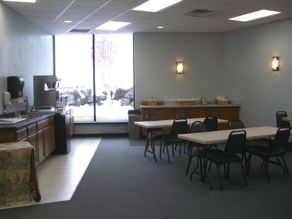 Quails Nest Inn and Suites - photo 25