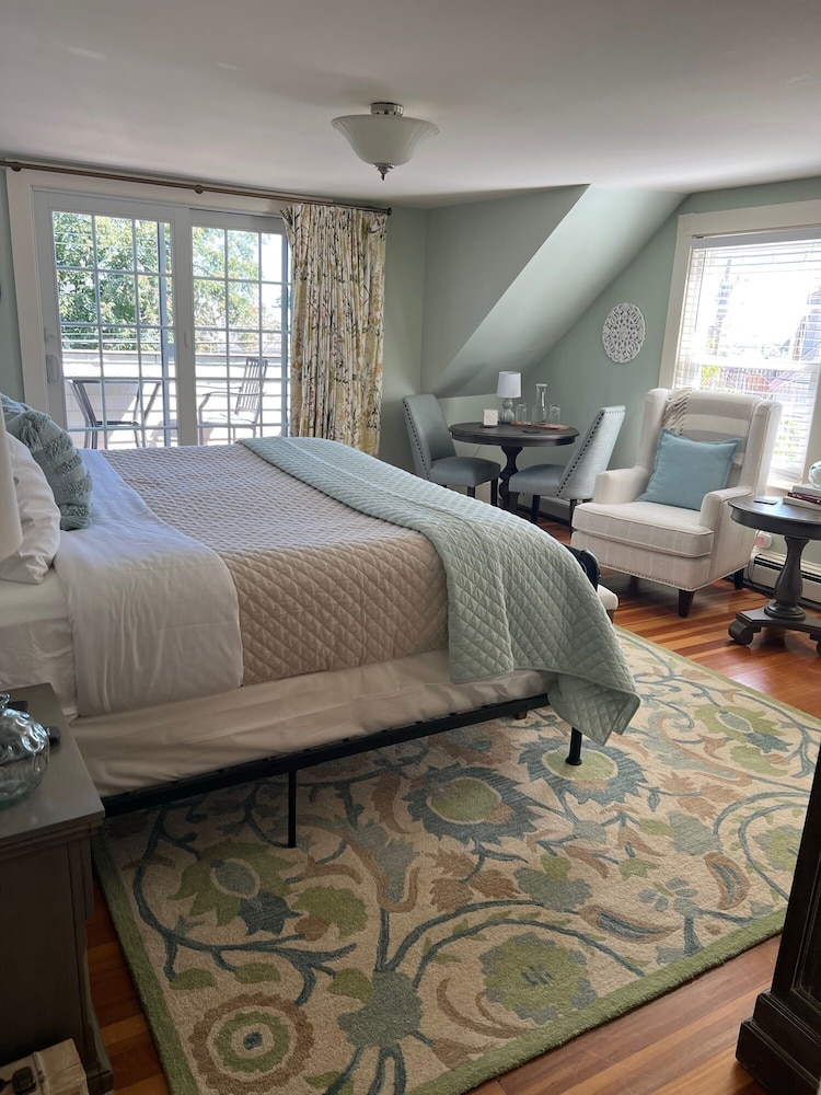 Inn on Shore Road - photo 12