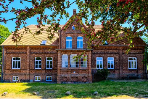 Gutshaus Thorstorf FeWo Boltenhagen EG und Tiefpaterre — 4-Star Luxury Hotel in Warnow, Germany