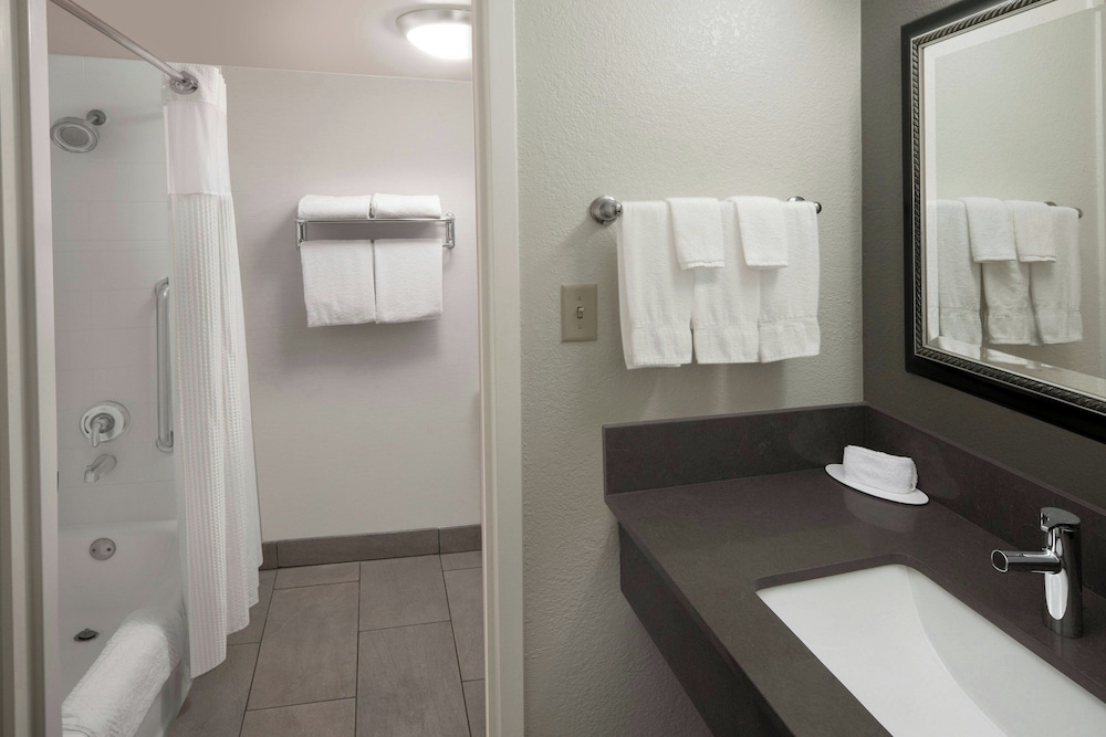 Courtyard by Marriott Dallas Las Colinas - photo 23