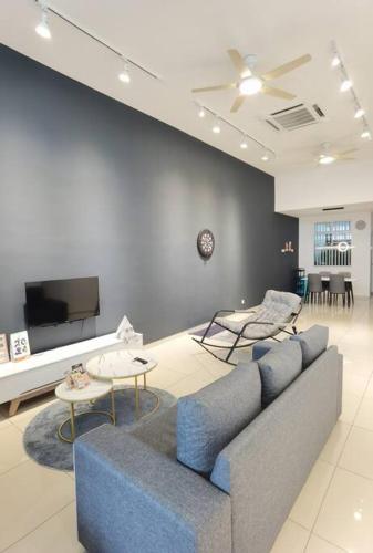Cozy Landed house at Taman Daya and mount Austin 8 to10 pax — 4-Star Luxury Hotel in Johor Bahru, Malaysia