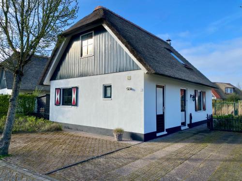 Villa Buitenplaats 31 Callantsoog — 4-Star Luxury Hotel in Callantsoog, Netherlands
