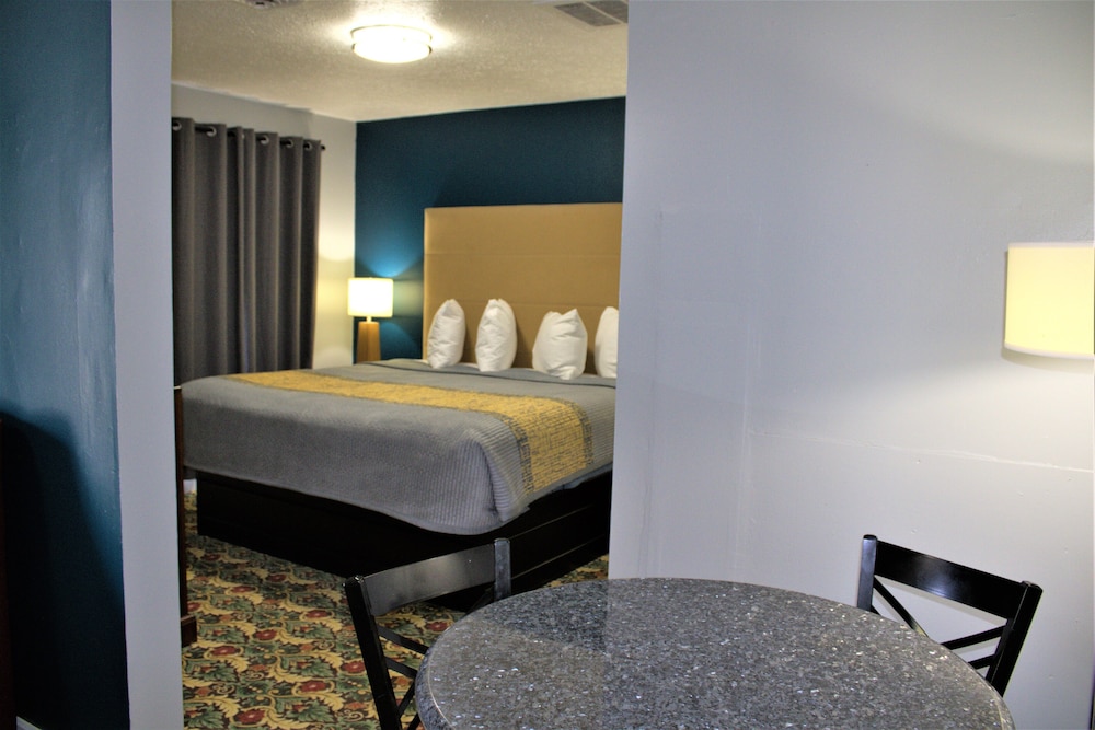 Hometowne Inn & Suites - photo 8