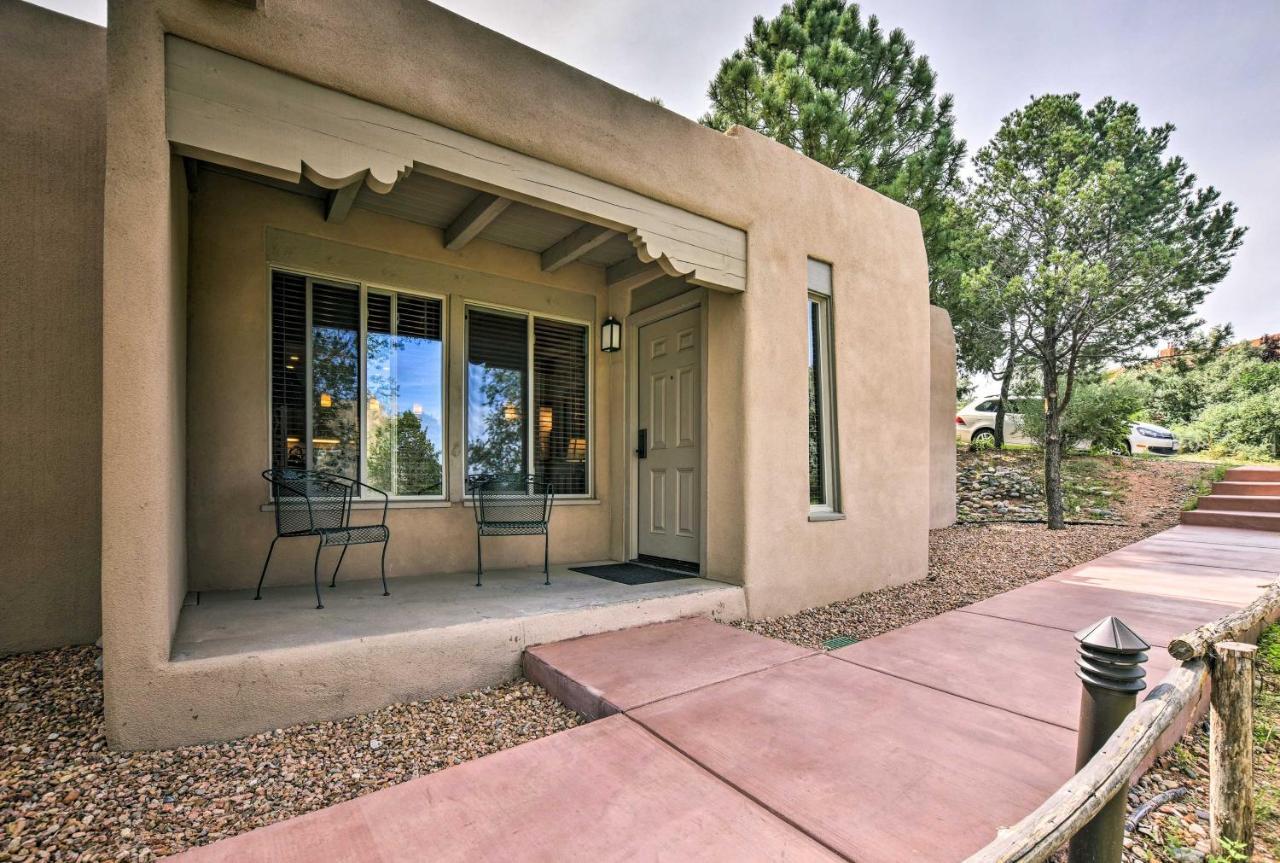 Walkable Adobe Style Abode with Community Amenities — 4-Star Luxury Hotel in Santa Fe, United States