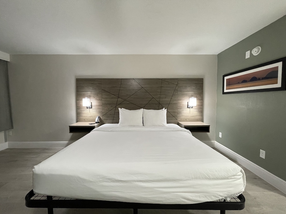 Quality Inn & Suites Airport Cruise Port Hollywood - photo 7