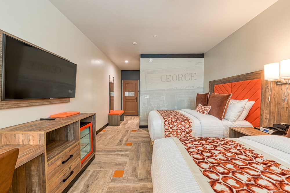 Hotel Lexen Newhall - photo 13