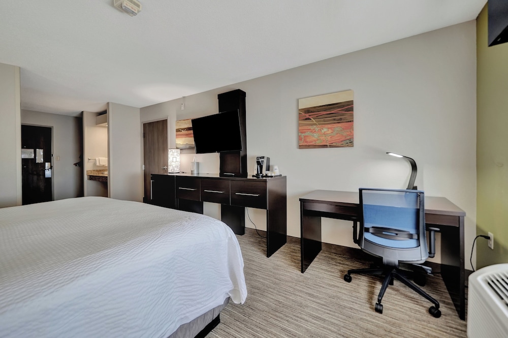 Holiday Inn Express Hotel & Suites Beatrice by IHG - photo 40