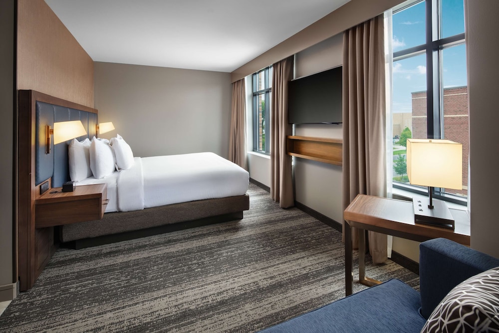 Embassy Suites by Hilton South Bend at Notre Dame - photo 10