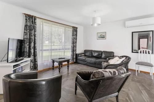 6 Simpson Rd Encounter Bay No Linen Included in Encounter Bay, Australia