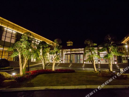 Qingdao Workers' Hot Springs Sanatorium — 4-Star Luxury Hotel in Qingdao, People's Republic of China