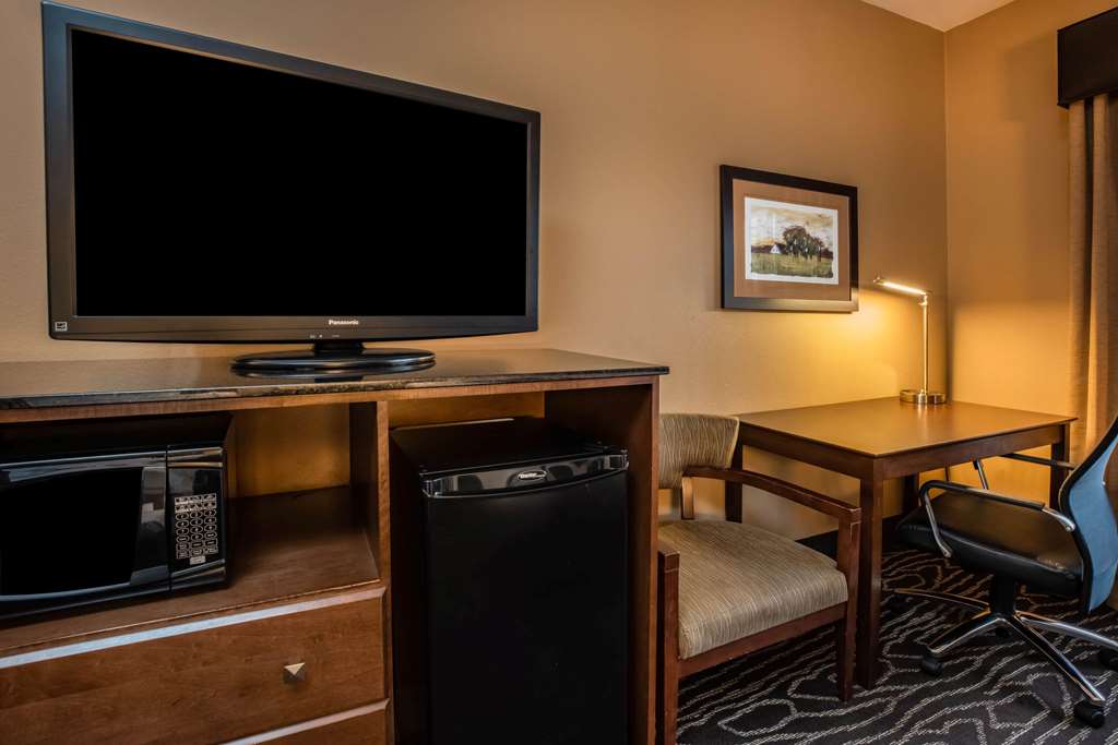 La Quinta Inn & Suites by Wyndham Eugene - photo 10