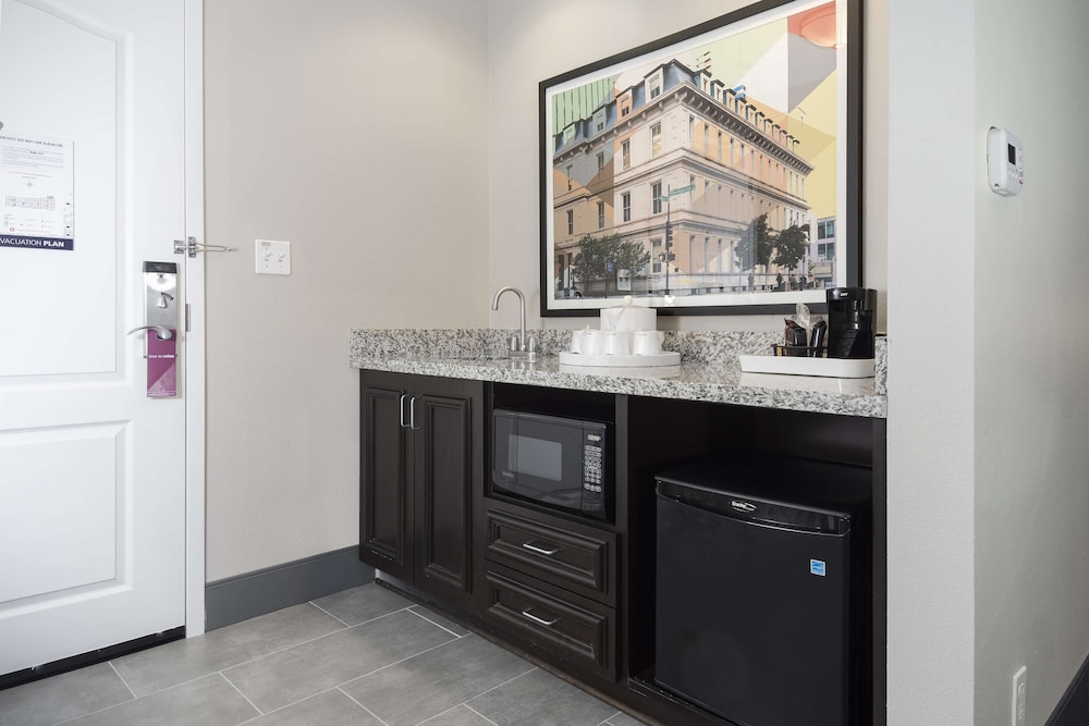 Hampton Inn & Suites Raleigh Downtown - photo 14