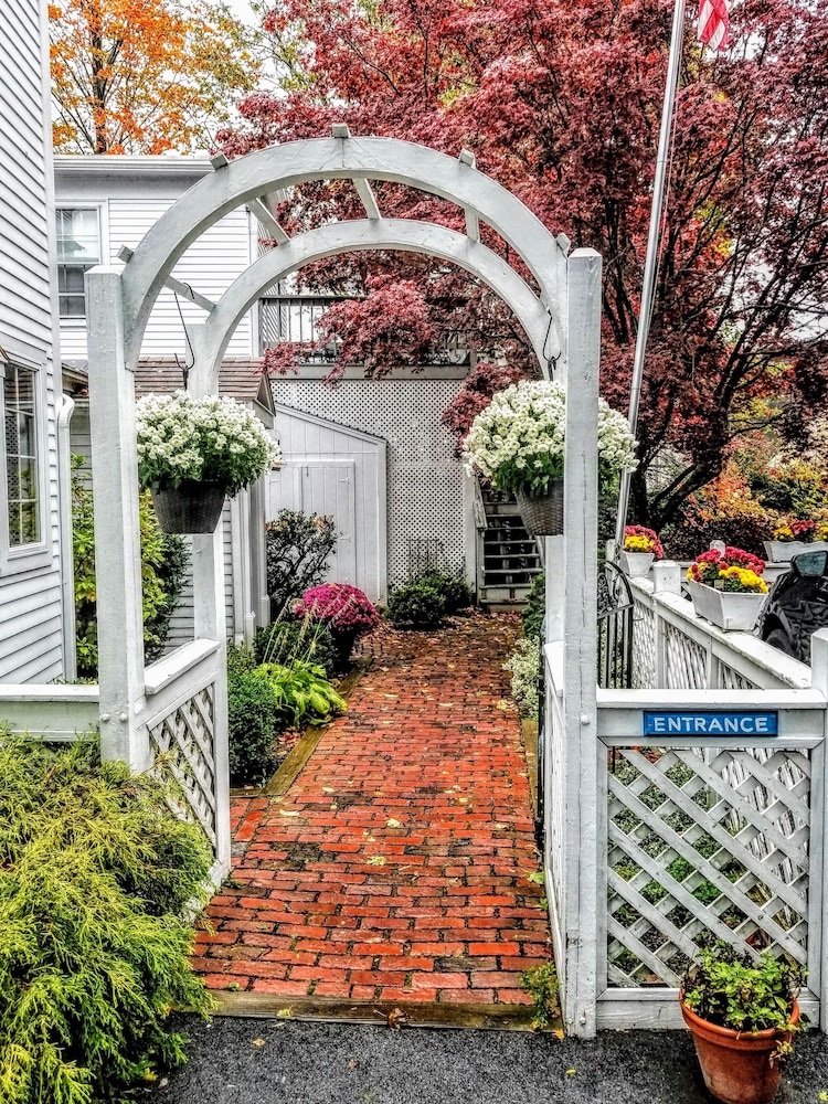 Clark Currier Inn — 4-Star Luxury Hotel in Newburyport, United States