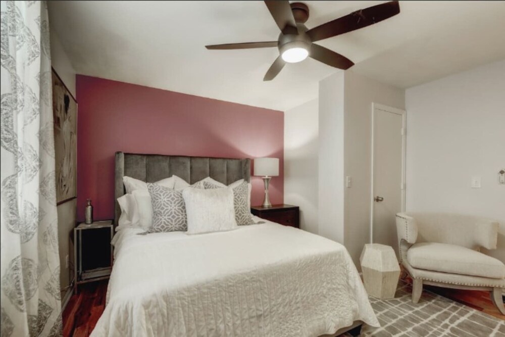 Amazing Retreat Denver Treasure Sleeps 6 - photo 3