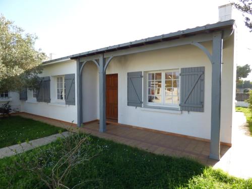 Les Rochers in Unknown City, France