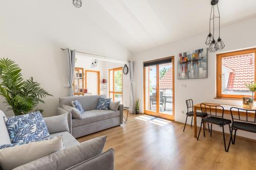 Waterview Apartments w pool — 4-Star Luxury Hotel in None, Croatia