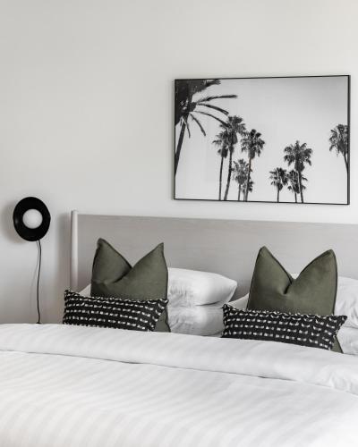 Studio in Burj Views by Radiance Vacation Stays — 4-Star Luxury Hotel in Dubai, United Arab Emirates