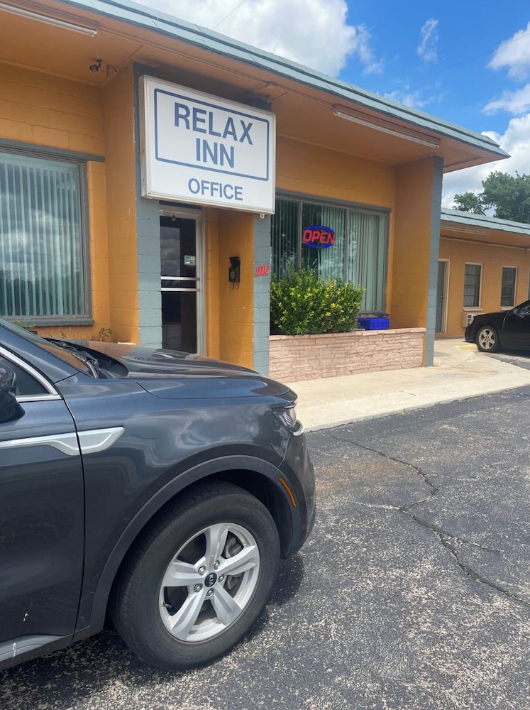 Relax Inn By OYO Clinton - photo 2