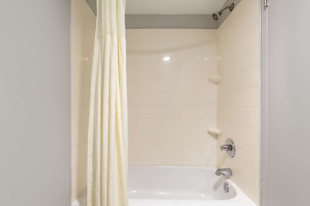 Clarion Hotel & Suites BWI Airport North - photo 22