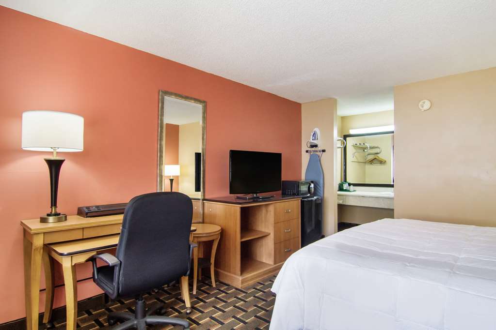 Americas Best Value Inn Darien - photo 27