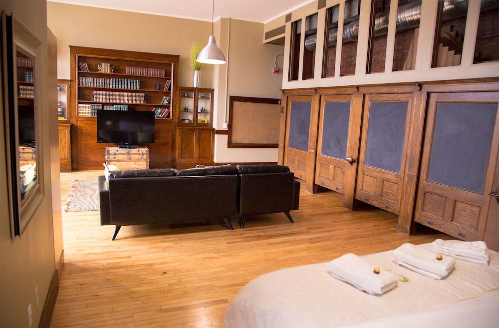 School 31 Lofts at Colors Studios - photo 50
