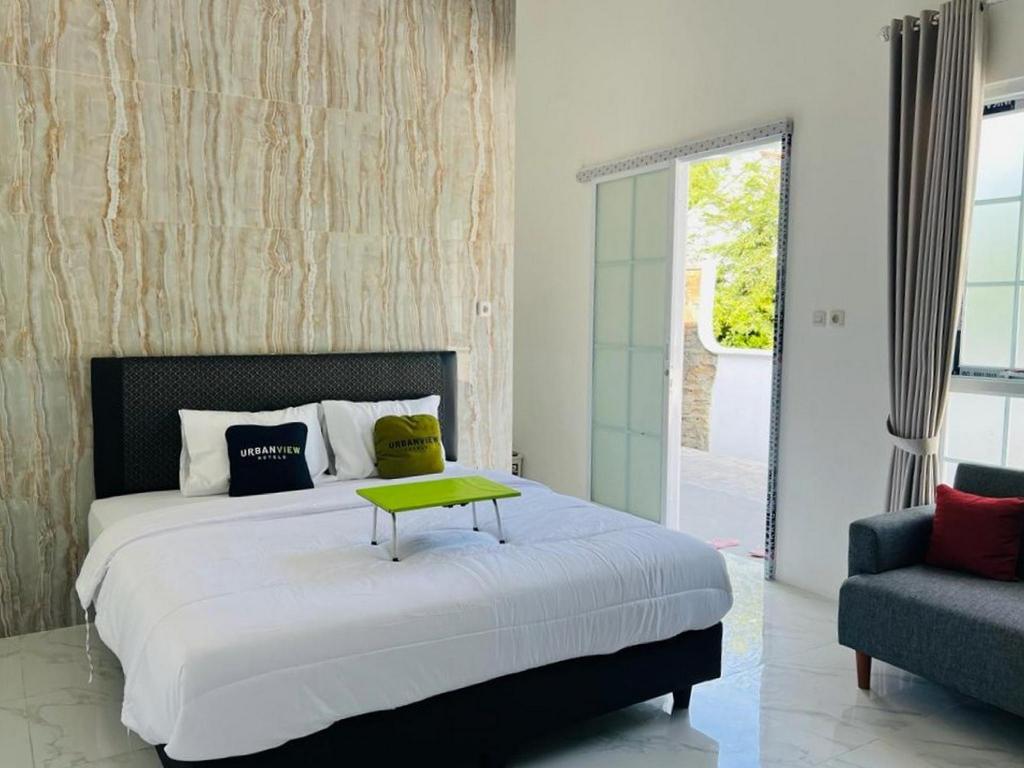 Urbanview Hotel Nimara Ngawi by RedDoorz — hotel in Ngawi