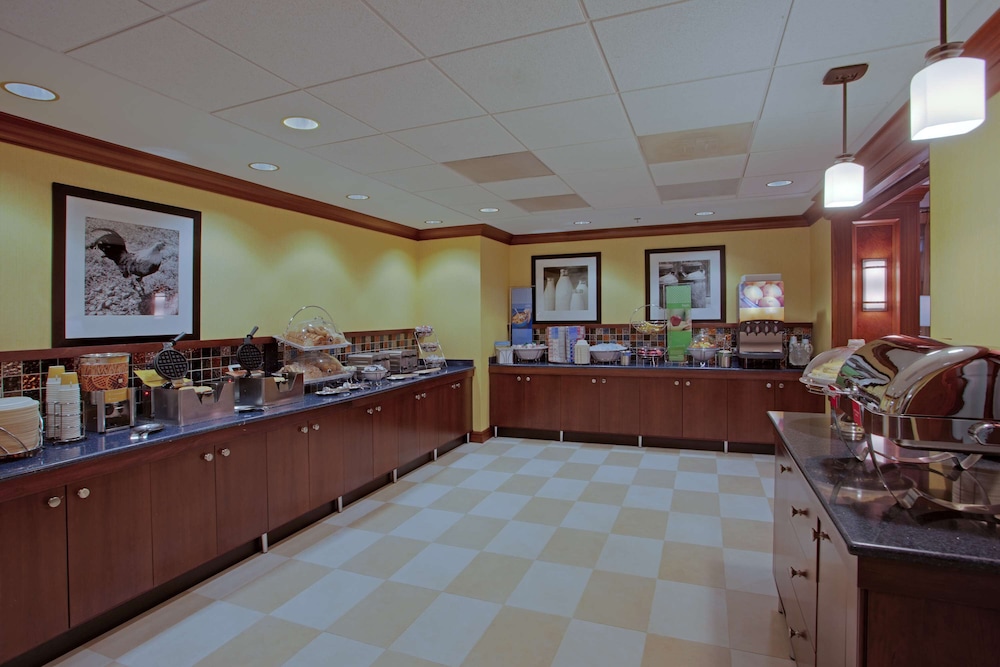 Hampton Inn Warrenton - photo 38