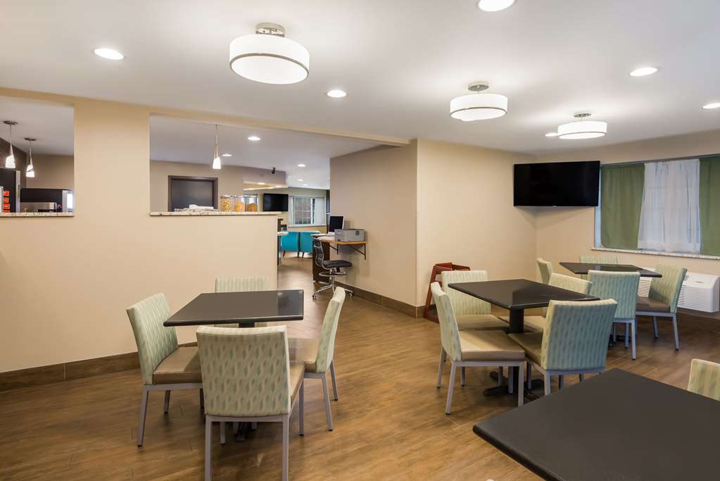 Clarion Pointe Downtown - photo 30