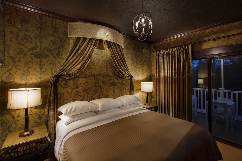 The Roxbury - photo 113