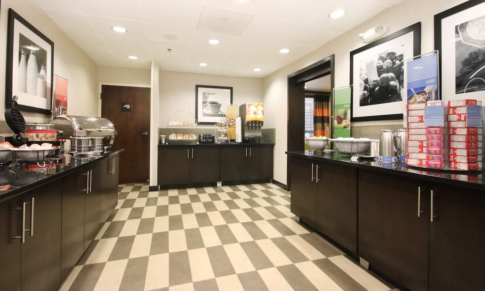 Hampton Inn Kansas City Overland Park - photo 45