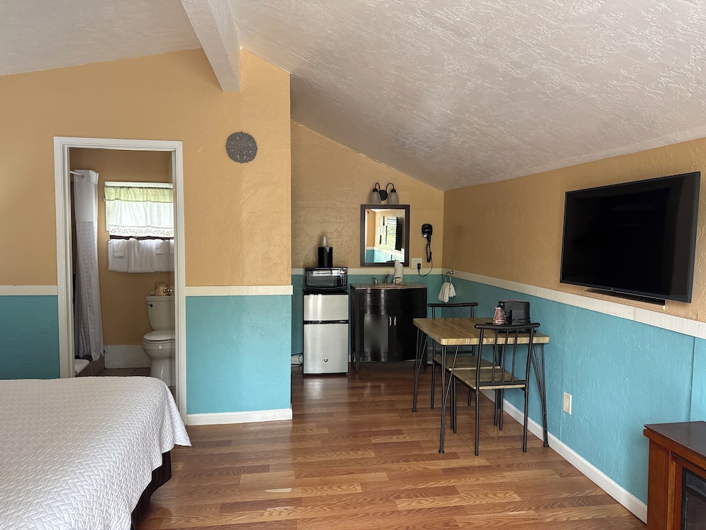 Carmel Resort Inn - photo 29