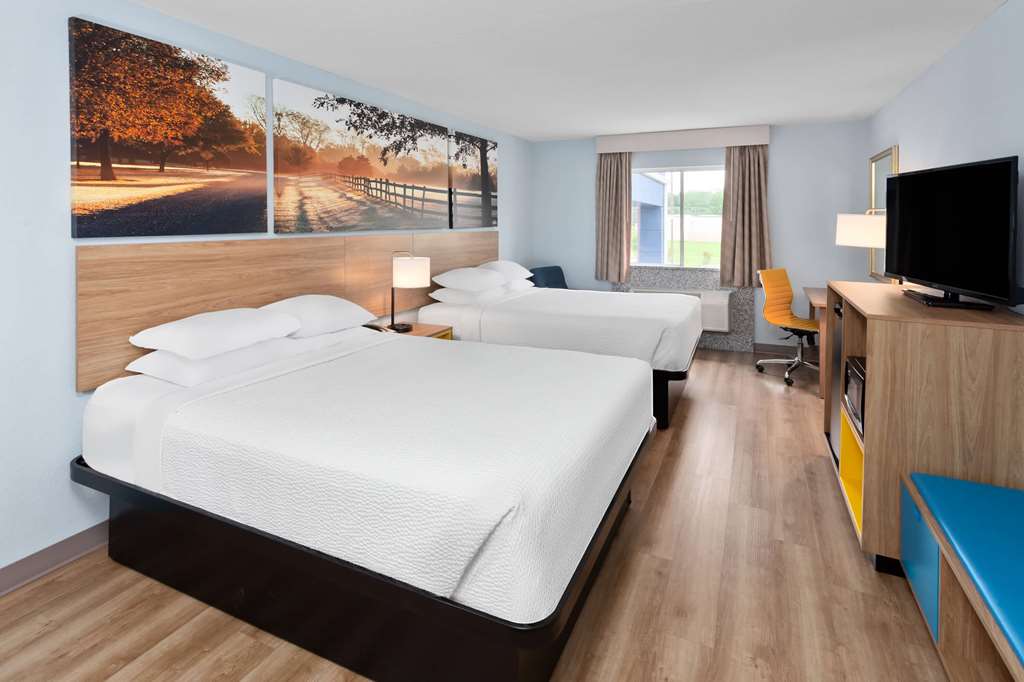 Days Inn & Suites by Wyndham Siler City - photo 9