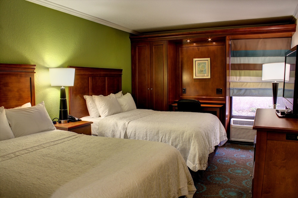 Hampton Inn Daytona Speedway - photo 8