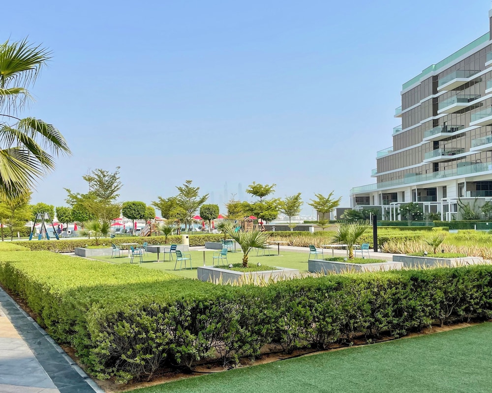 Sea & Garden View Apartments The 8 — 4-Star Luxury Hotel in Dubai, United Arab Emirates